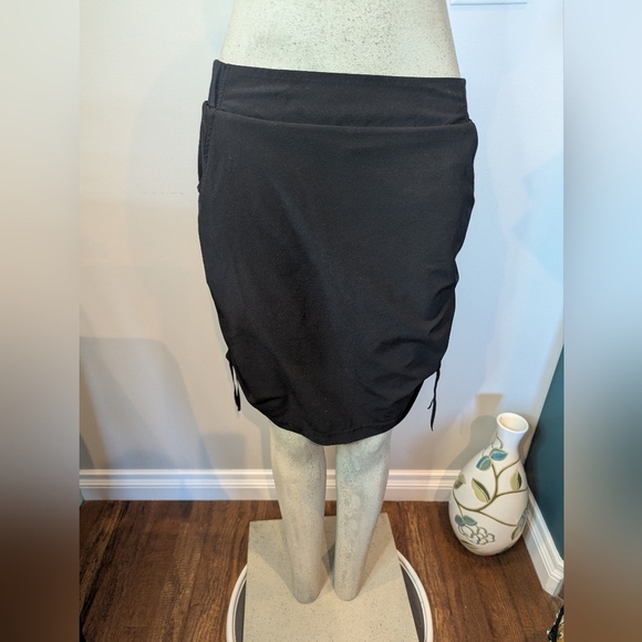 Cleo black Skirt- skort with Adjustable Side ruching and Attached Shorts Size XL - Picture 2 of 13